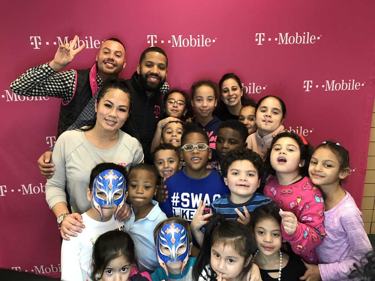 PS140PTA's tweet photo. Thank You @EdAlliance &amp; @TMobile What an amazing event for our kids and their families today. Everyone smiled brightly and ate till they were content because We Are Community Strong...We Are PS140M #CommunityStrong #PS140M #EdAlliance #TmobileTimesSquare https://t.co/sjrBNgVq5R