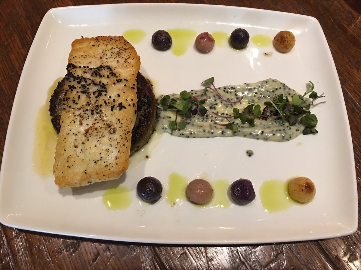 LegnoChicago's tweet photo. Stop in and enjoy this week’s halibut special! https://t.co/6FsR8Zrww6