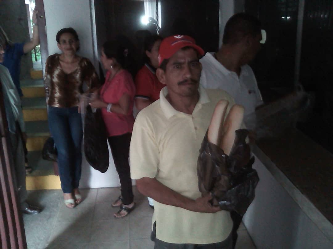 mppttrujillo's tweet photo. #AhoraNoticias #Martes20   Trabajadores @TransporteGobVe TRUJILLO beneficiados C jornada D Pan D trigo @tupamarohipolit @VicetrVzla @claudiorfarias @AlcaldiaBValera @Iroschima_JPSUV @GobTrujillo @jefeestadaltru @NicolasMaduro @dcabellor #unidossomosmasfuertes https://t.co/oxVJpz2MMP