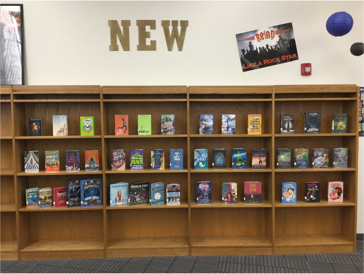 DCMSMediaCenter's tweet image. The NEW display shelves are stocked with great new reads for you to gobble up after Thanksgiving break!  #RHSDLibraries  #ThankfulForSchoolLibraries