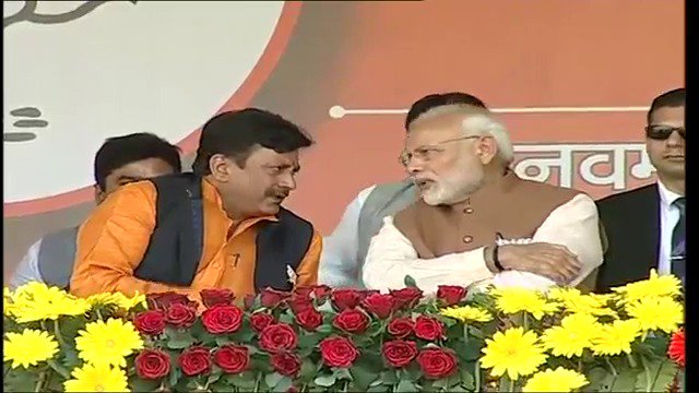 GaneshSingh_in's tweet image. रीवा में जनसभा के दौरान मा. प्रधानमंत्री श्री @narendramodi जी के साथ मंच पर विंध्य क्षेत्र के विकास के बारे में चर्चा की, विंध्य को नई ऊंचाइयों तक केवल भाजपा की सरकार ही ले जा सकती है। #MPwithModi #MPWithBJP
