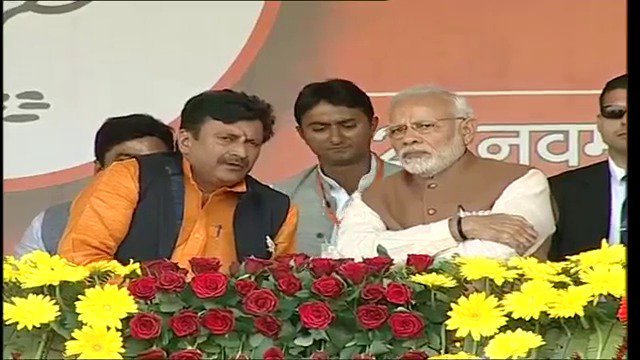 GaneshSingh_in's tweet image. रीवा में जनसभा के दौरान मा. प्रधानमंत्री श्री @narendramodi जी के साथ मंच पर विंध्य क्षेत्र के विकास के बारे में चर्चा की, विंध्य को नई ऊंचाइयों तक केवल भाजपा की सरकार ही ले जा सकती है। #MPwithModi #MPWithBJP
