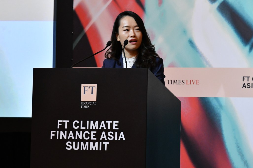 ftlive's tweet photo. Chaoni Huang, Vice President and Secretary General of @HKGreenFinance Association delivered a keynote speech on China and Global Economy at #FTCFS Asia Summit. https://t.co/1EcL08JlsI