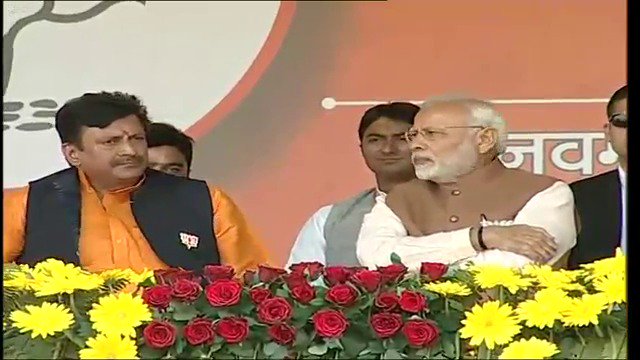GaneshSingh_in's tweet image. रीवा में जनसभा के दौरान मा. प्रधानमंत्री श्री @narendramodi जी के साथ मंच पर विंध्य क्षेत्र के विकास के बारे में चर्चा की, विंध्य को नई ऊंचाइयों तक केवल भाजपा की सरकार ही ले जा सकती है। #MPwithModi #MPWithBJP