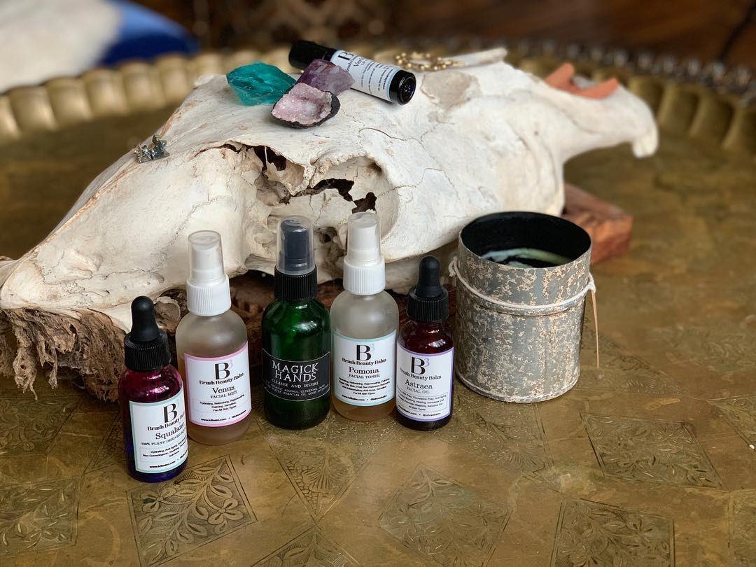 onmakeupmag's tweet photo. Prepping for the busy holiday week
with the help from a few of our favorites @bthreebalm @rebelsandoutlaws

 #whattheprosuse #ONMAKEUPmagazine
#organicskincare #naturalskincare #greenbeauty RG #b3balm #rebelsandoutlaws https://t.co/Y97RFKxPZO