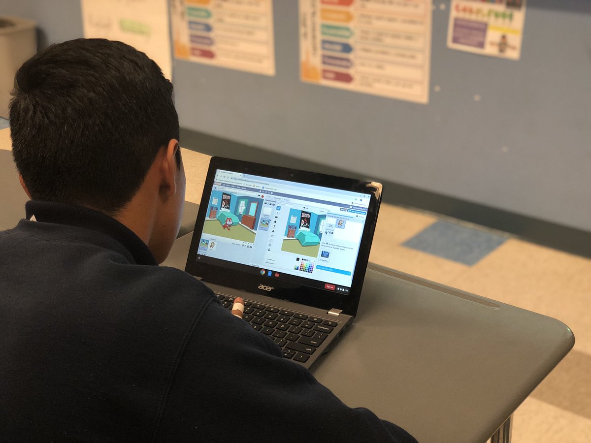 ENLACE_Lawrence's tweet photo. Using @scratch at after-school #coding club today! So much fun to design our own games and animations. 💻📱⌨️🖥 https://t.co/ysbUK5kxDC