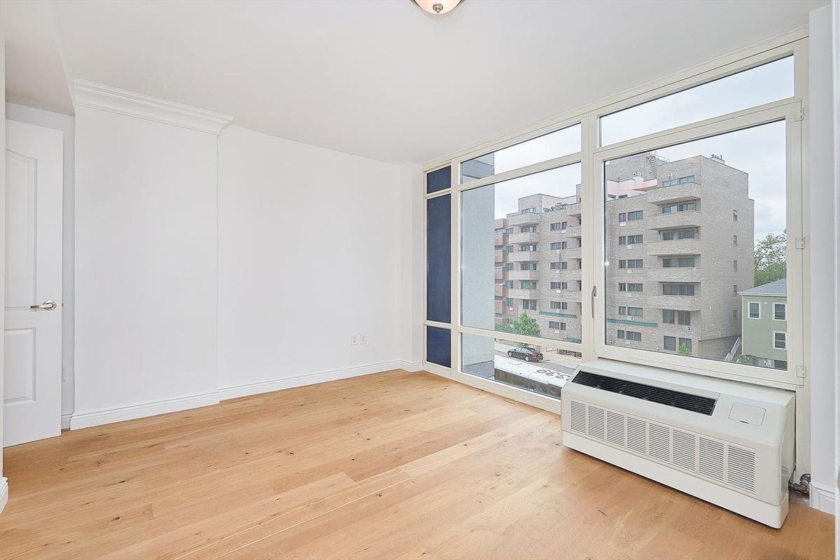 FreeUpAgent's tweet image. For rent in Brooklyn:

Luxury 1 Bedroom Apartment on Emmons Waterfront, in Prime #brightonbeach for $1,898!

More information:

Call Daniel @ 718 775 7759 / email Daniel@bandhrealty.com

Apartment -&amp;gt; ow.ly/5Zsk30mGYc9