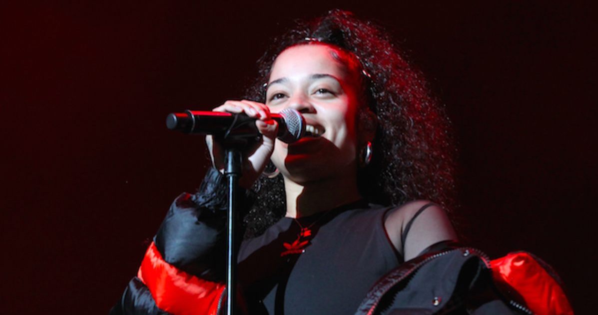 axs's tweet photo. Check out @ellamai's debut on @nbcsnl! https://t.co/DnDsNWsbCz https://t.co/Lai38tHkg2