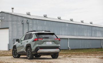 PEACEARCHTOYOTA's tweet photo. The new Toyota RAV4 has personality again: https://t.co/7UIKjGNmiy https://t.co/oKX3A4p9X0