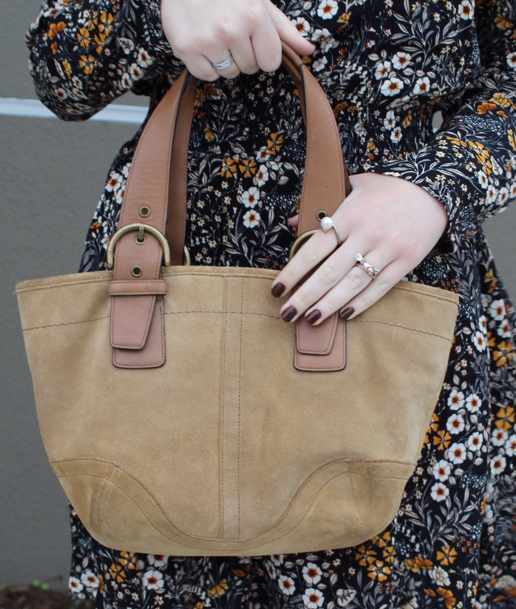 BestStyleBlog's tweet photo. Loving the 70s vibes from this look and my vintage @Coach bag✨ click here to shop the outfit: https://t.co/FTU1PmdXZw https://t.co/MTLroc1yNu