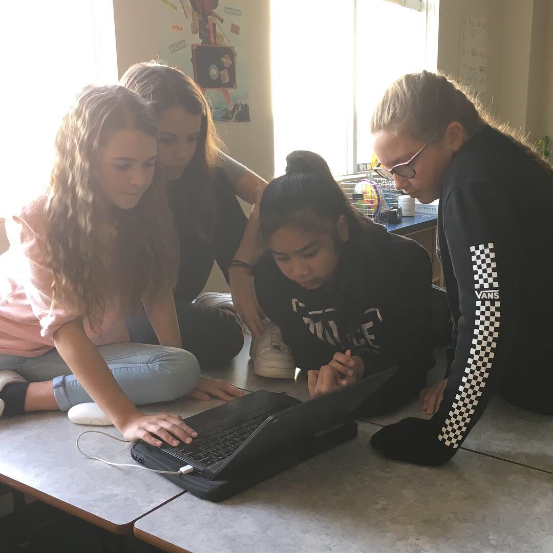 s2solson's tweet photo. The 6’s and 8’s came together today to participate in a digital breakout for Refugee. Was fun to see them work together and share their knowledge. Thankful for partnerships around the globe and across the hall #GRA2018 https://t.co/4Z60ISxNAJ