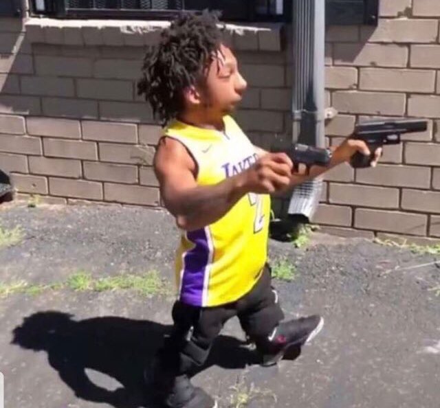 Decriptified's tweet image. Me pulling up on the flank 15 seconds into the round