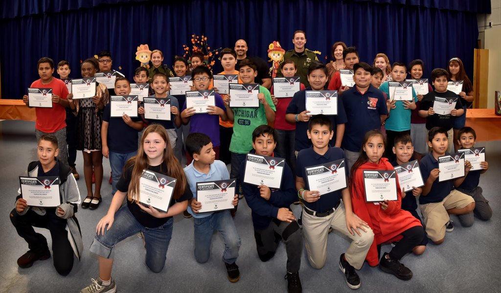 BTBadgeNews's tweet photo. The @OCSheriff honors GRIP students who conquered #Thanksgiving dinner incentive challenge https://t.co/x9tVUTZve9 #OCSD #OrangeCountySheriff #sheriff #sheriffsdepartment #sheriffsdept #OrangeCounty #lawenforcement #holidays #givingback #thankful https://t.co/7gD5dv9owB