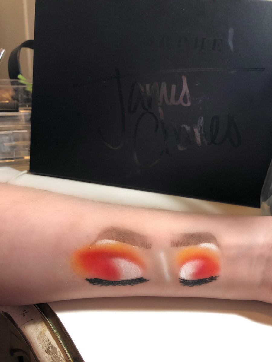 bonedaddyy2_0's tweet photo. I love the @jamescharles x @MorpheBrushes palette it’s so vibrant and blends really easy I had so much fun creating this look!! #jamescharles #unleashyourinnerartist #UnleashYourInnerArtist #UNLEASHYOURINNERARTIST #JamesCharlesXMorphe #jamescharlespalette https://t.co/22hQ4IrXD6