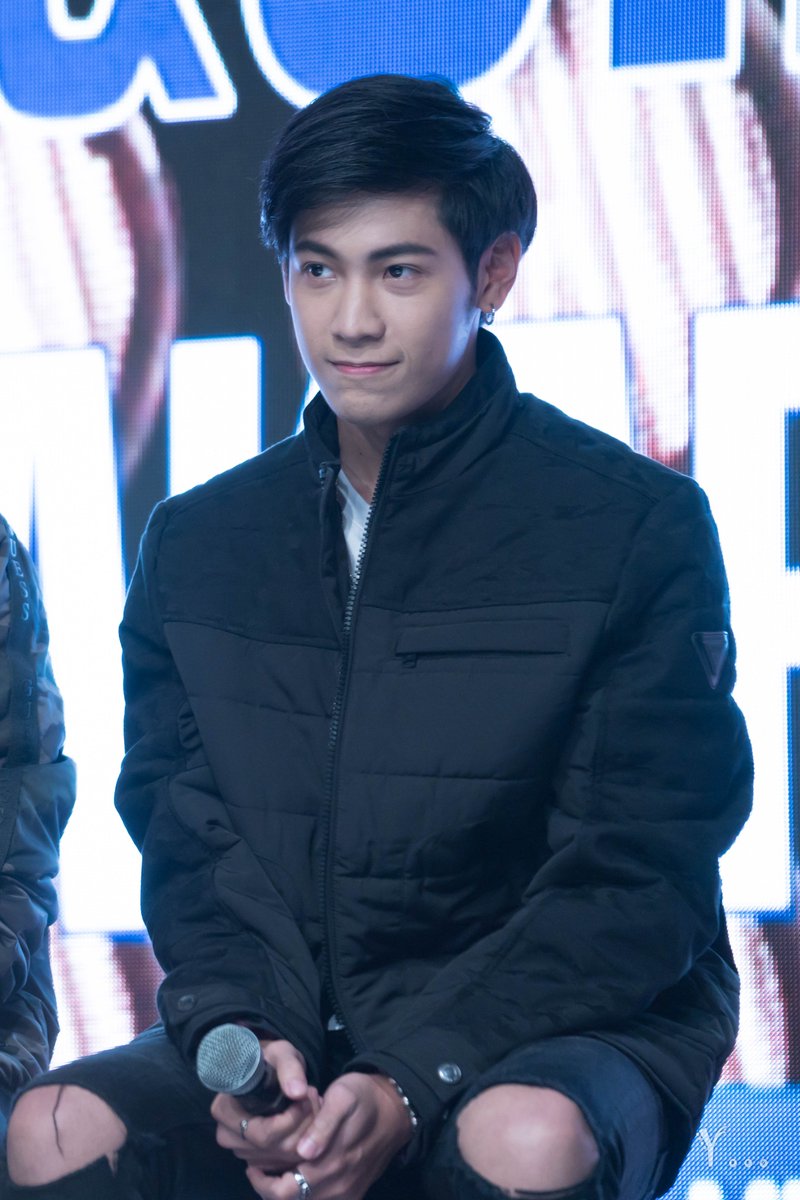 sys_sa's tweet image. คิดถึง ^^
#SingtoPrachaya
#KristSingtoFMinJakarta 2018.11.17