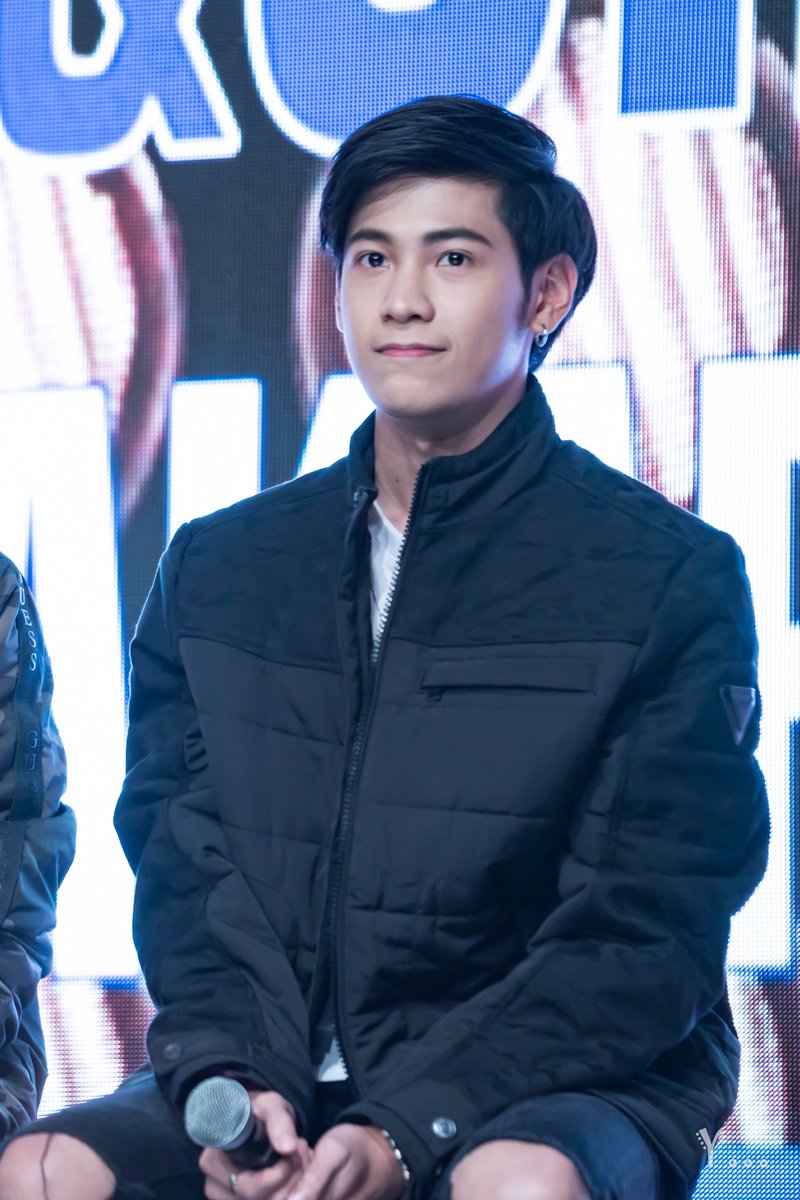 sys_sa's tweet image. คิดถึง ^^
#SingtoPrachaya
#KristSingtoFMinJakarta 2018.11.17