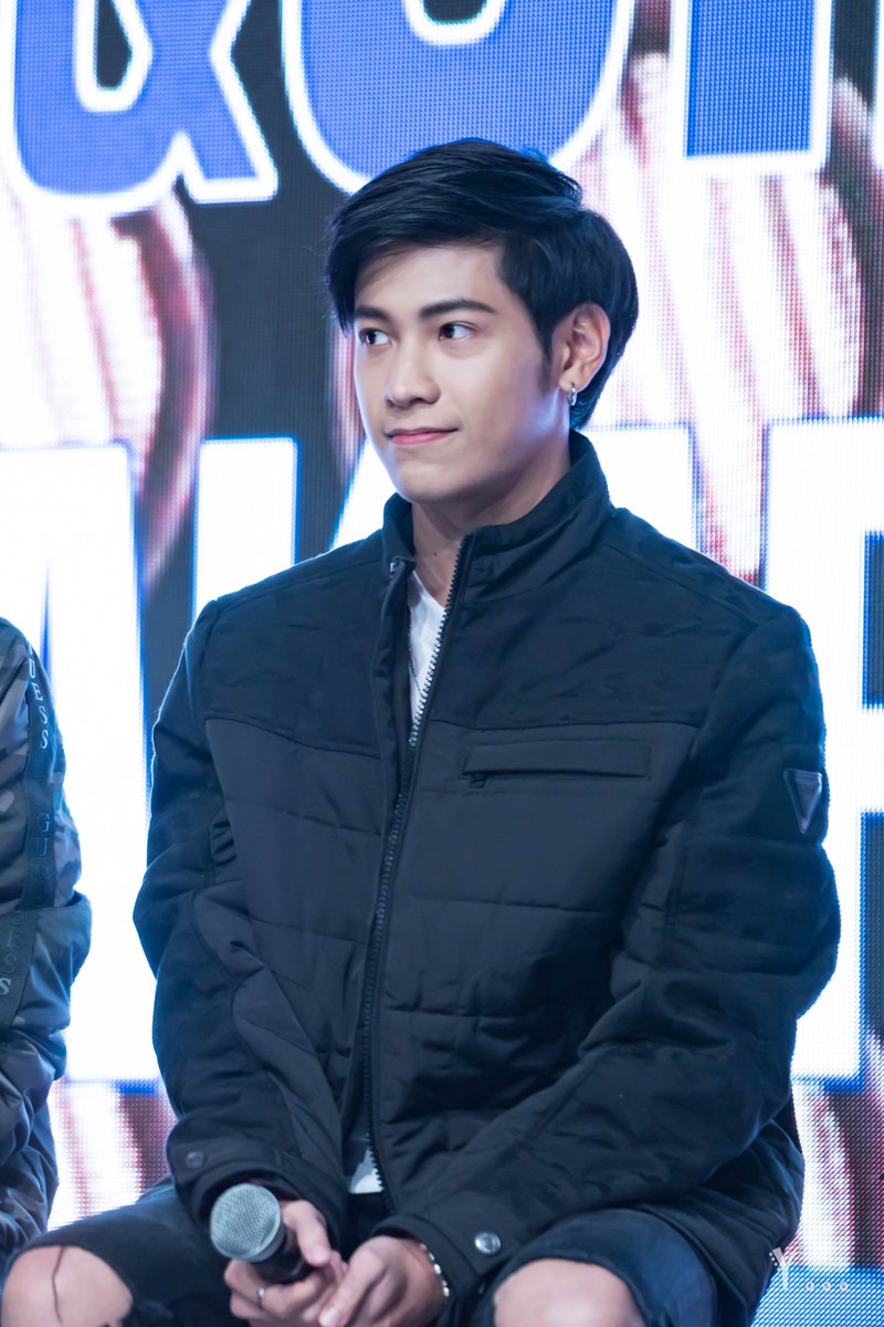 sys_sa's tweet image. คิดถึง ^^
#SingtoPrachaya
#KristSingtoFMinJakarta 2018.11.17