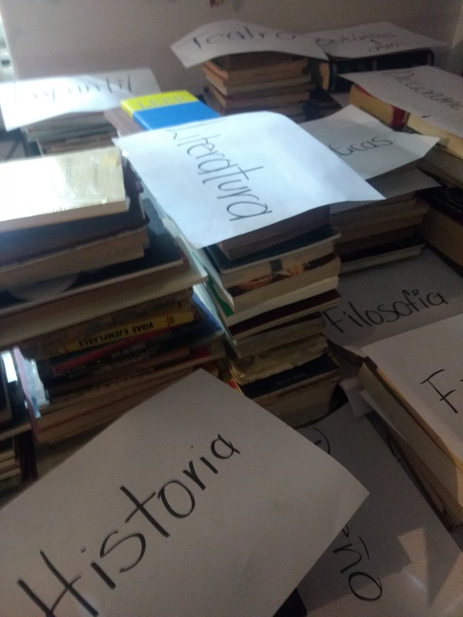 radio_joco's tweet photo. @radio_joco agredece a @BRIGADACULTURAL y a @Taibo2 por la donación de una #BibliotecaComunitaria Estamos en el proceso de clasificación del material. Gracias infinitas. https://t.co/BnTmIihjjj