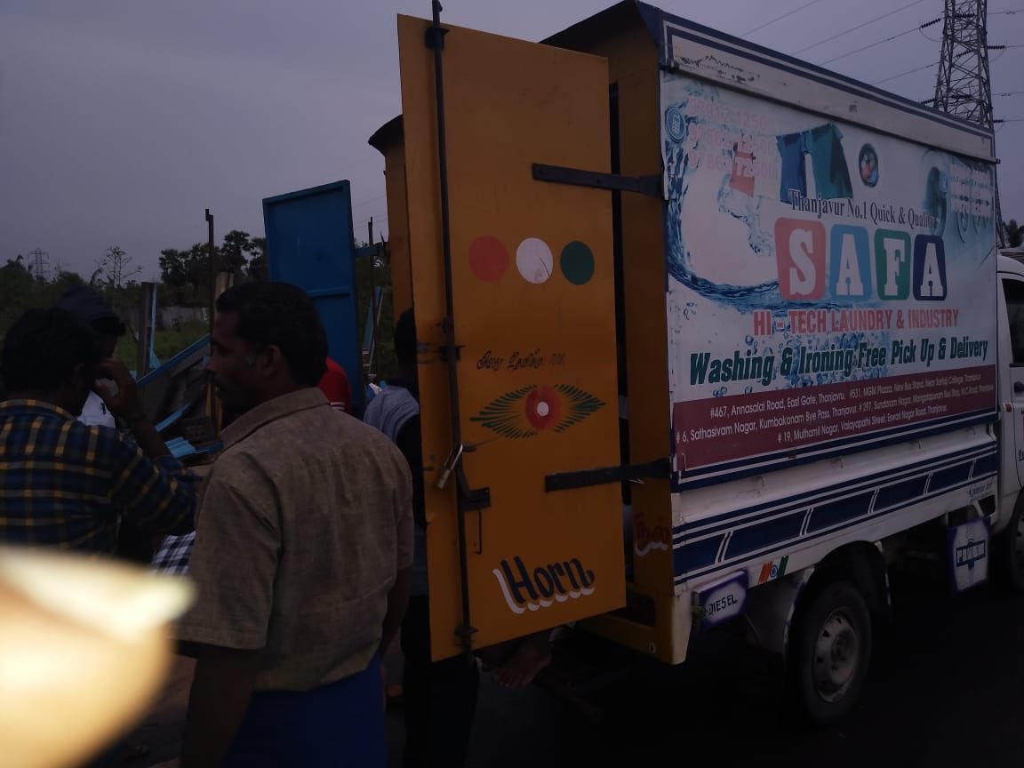 SuriyaFansClub's tweet photo. • #Thanjavur SFC members provided  essential materials worth 75,000 for #GajaCycloneRelief @suriya_offl #GajaCyclone @rajsekarpandian @prabhu_sr https://t.co/tcr0MgsbEN