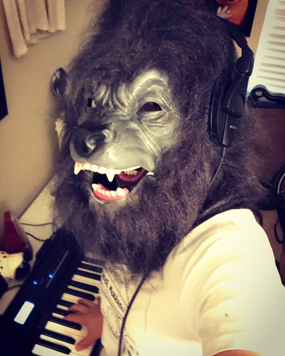 3am Keys recordings is definitely where my mind gets loose!!
#wolfmusic 
#singersongwriter 
#keys 
#overdubs 
#keyboardplayingwolf
#perthmusic 
#perthmusicscene 
#perthmusician 
#album3 
#independentmusician 
#independentwolf