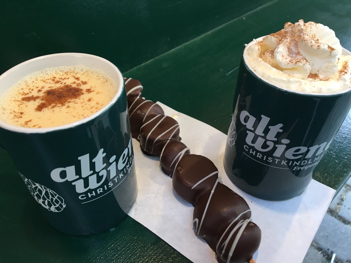 alex_beyond_'s tweet photo. The first christmas markets in Vienna are open! Love the little stalls and yummy hot punch🤶🏻 https://t.co/9iMJNKc4aW