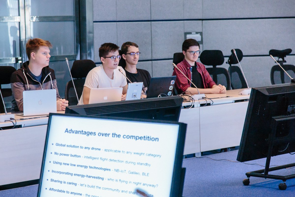 CzechInvest_CZ's tweet photo. Své brány otevřelo veřejnosti minulý týden sídlo agentury @EU_GNSS 🛰️🌍🛰️ Vítězové soutěžní kategorie Navigation #SpaceApplicationHackathon zde představili svůj projekt Dronetag. Potkat bylo možné i vládního zmocněnce @KarelDobes #CzechSpaceWeek #CSW2018 https://t.co/N9SycNTVbx https://t.co/X7HAPupjiq