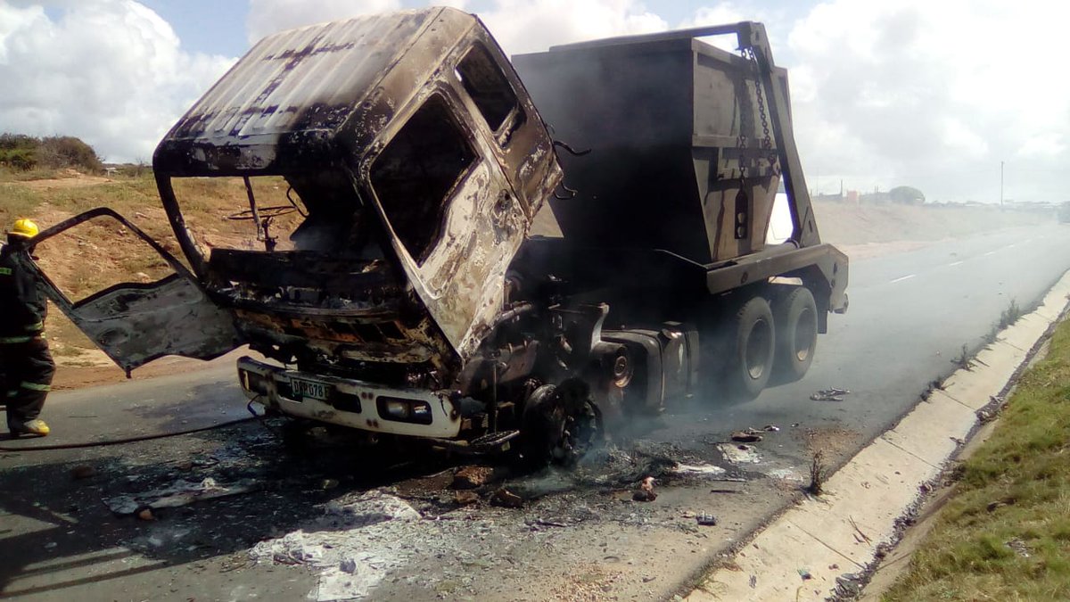 AlgoaFMNews's tweet photo. #ECProtest Police are monitoring protest action in KwaDwesi. Protesters allegedly set alight a truck in Mission Road, Port Elizabeth. No arrests were made and police are deployed in the area https://t.co/PegbHu8btv