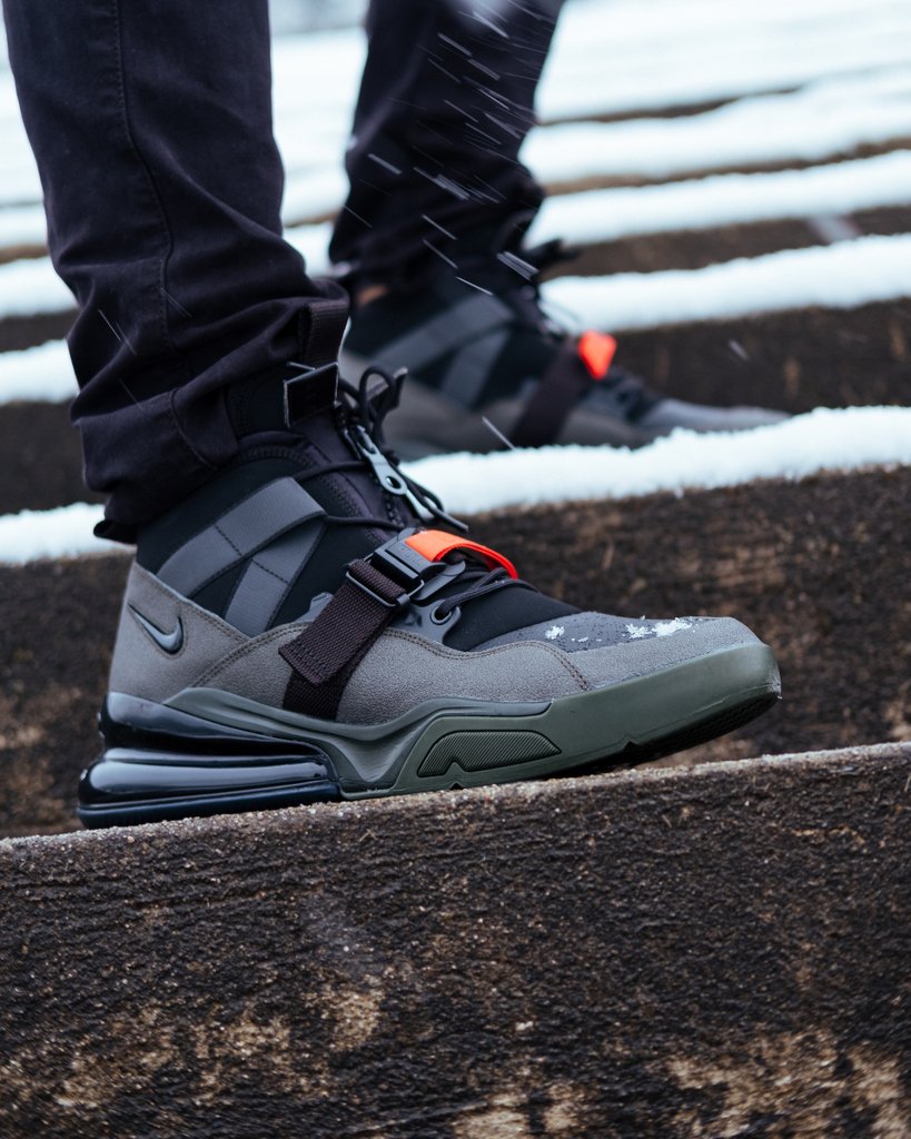NIKE エアフォース 270 ユーティリティ セコイア スニーカー