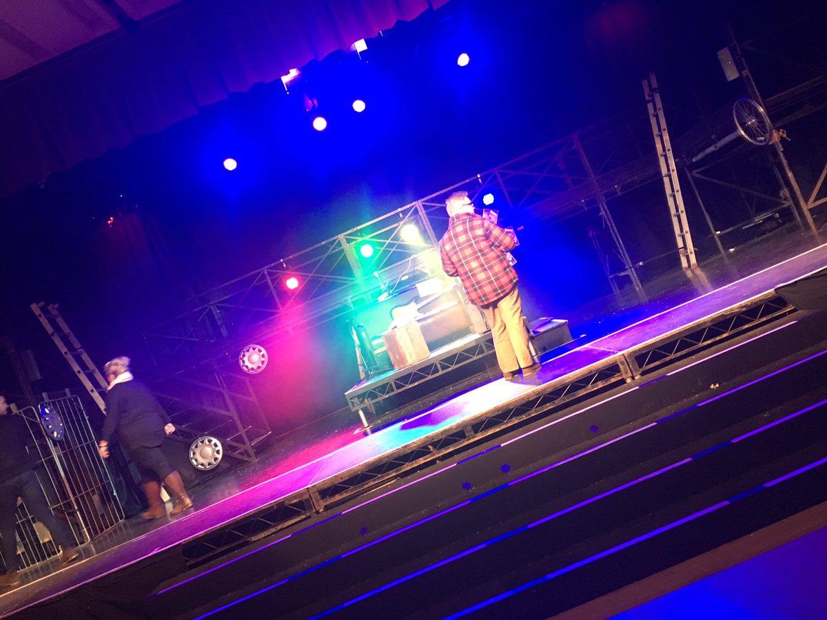 EarlyBreakUK's tweet photo. RENT the musical @HeywoodCivic this week performed by the talented @rochdalemusical Rochdale Musical Theatre Company. A few tickets available on the door each night. Some of the proceeds supporting our charity @EarlyBreakUK Thank you! https://t.co/t3zb2ys0ql