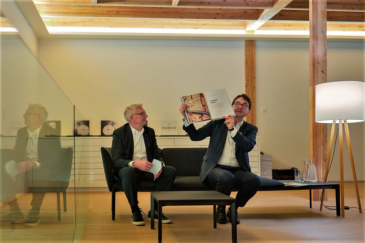 duboisetfils's tweet photo. great talk about watches with Dr. Nikolaus Förster at our event Monday evening. Thanks to @impulse_inside 
#watchbook #duboisetfils #luxurywatches #manufacture https://t.co/1M39Byt21F