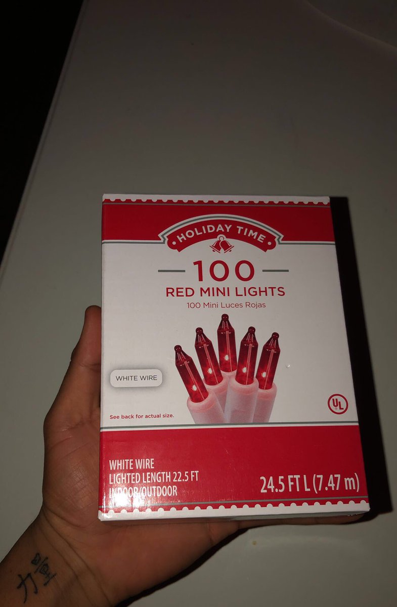 awlliz's tweet photo. walmart $3 a box. totally recommend 🤩 https://t.co/w9bF2xAwXP