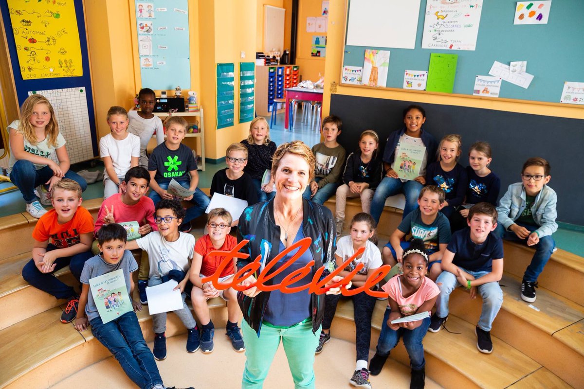 frsFNRS's tweet photo. Le #FNRS a réalisé, avec ⁦@RTLTVI⁩ , des "kits enfants" pour parler du #cancer aux plus jeunes. Découvrez l'histoire de Lulu, écrite et racontée par Maureen Dor, sur le site (tout nouveau lui aussi) ➡️ https://t.co/j0iODwq1Lw Illus : Charlotte Meert - Photos : O. Pirard. https://t.co/0i52YR8aPe