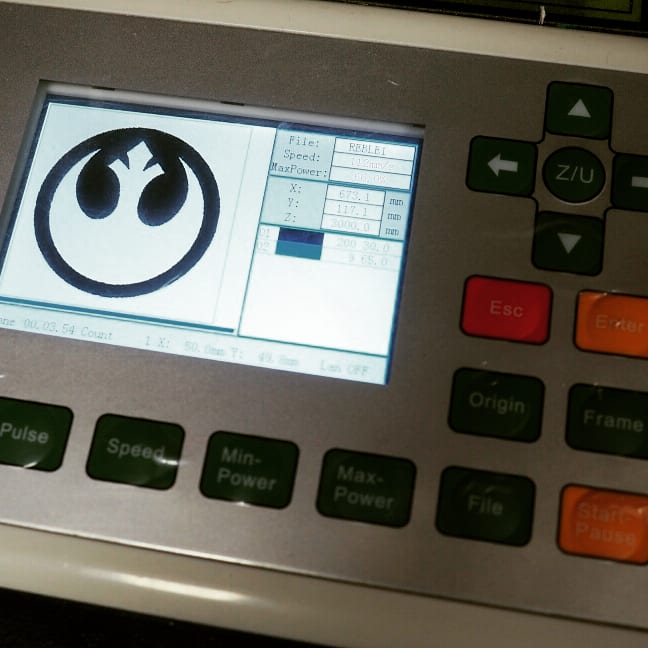 codev_asso's tweet image. Une journée 💯% fabrication numérique et Surtout très enrichissante. Nos apprentis ont créé leur objet avec une decoupeuse laser 💪