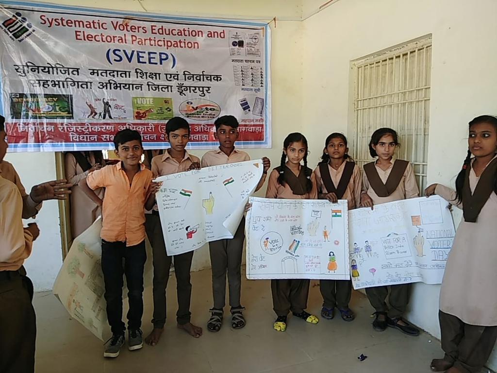 SveepD's tweet photo. स्कूल के विद्यार्थियों का सराहनीय प्रयास - मतदाता जागरूकता अभियान के अंतर्गत चित्रकला प्रतियोगिता रा उ मा वि चितरी ,ब्लॉक गलियाकोट https://t.co/m1ZudVU4OS