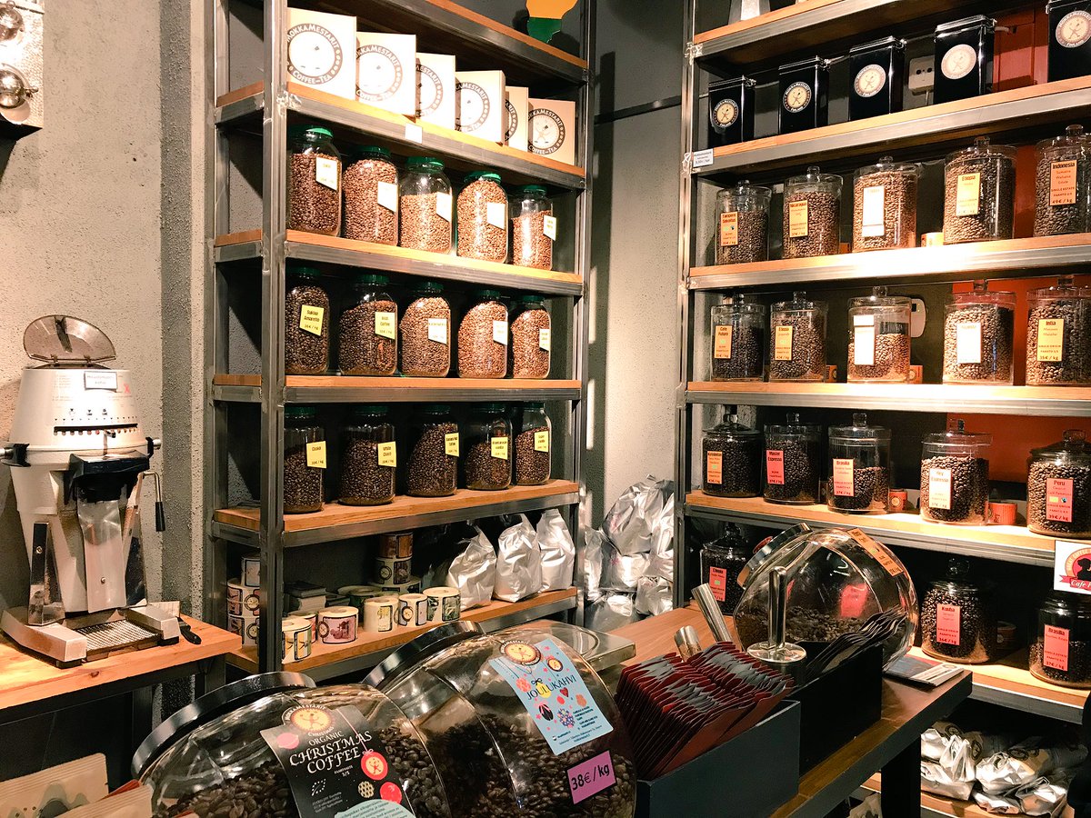 ilovecoffeejp's tweet photo. サウナキャピタル・タンペレですが、コーヒーもちゃんとチェック🤓タンペレの老舗コーヒーロースターMokkamestaritへ。コーヒー豆買いました。ちなみに白樺のジュースも発見したけど、みんなマズいって言うからパス🙅‍♀️#女子サウナ旅 #VisitTampere #フィンツアー https://t.co/8SSVyXVw9o