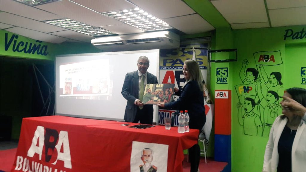 cncaba's tweet photo. Un pequeño presente a nuestro Ab. @Juanchaveza59Ba por parte de la Secretaria de la política. #aba #fnp https://t.co/VhLQ52WZhp