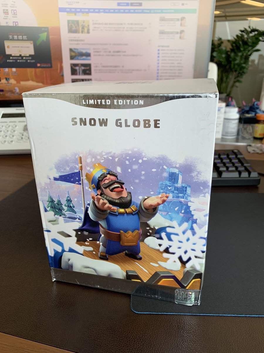 Supercell Clash Royale King Victory Snow Globe Limited Edition