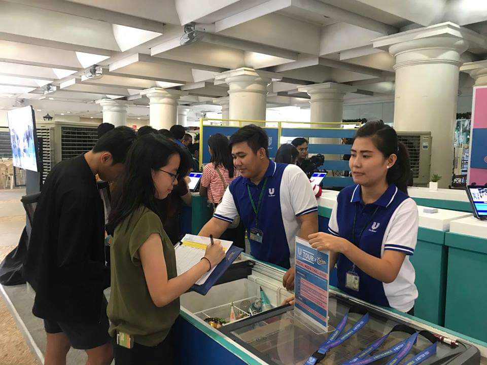 dlsubms's tweet photo. Hi everyone!

Get a glimpse of the business, brands &amp; the exciting career opportunities at Unilever!

Exciting freebies &amp; prizes are in store for you!

Come &amp; visit the booth at Yuchengco Lobby!

#UTourDLSU
#UTour2018
#WeAreMakers
#BMSxUnilever https://t.co/KLYsclrrBn