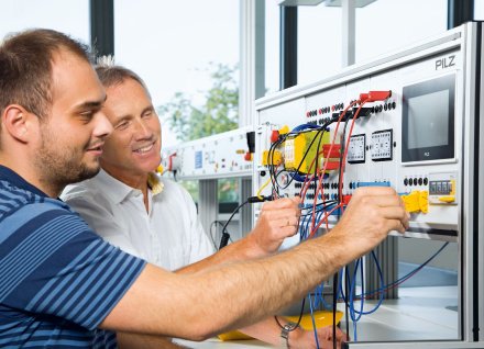 Benichettiar's tweet image. Best in class preparing frameworks breath life into hypothesis
iedcommunications.com/home/news_deta…
@Pilz_INT #IntegratedAutomation #Motion #Drives #PES #safemechanization #motions