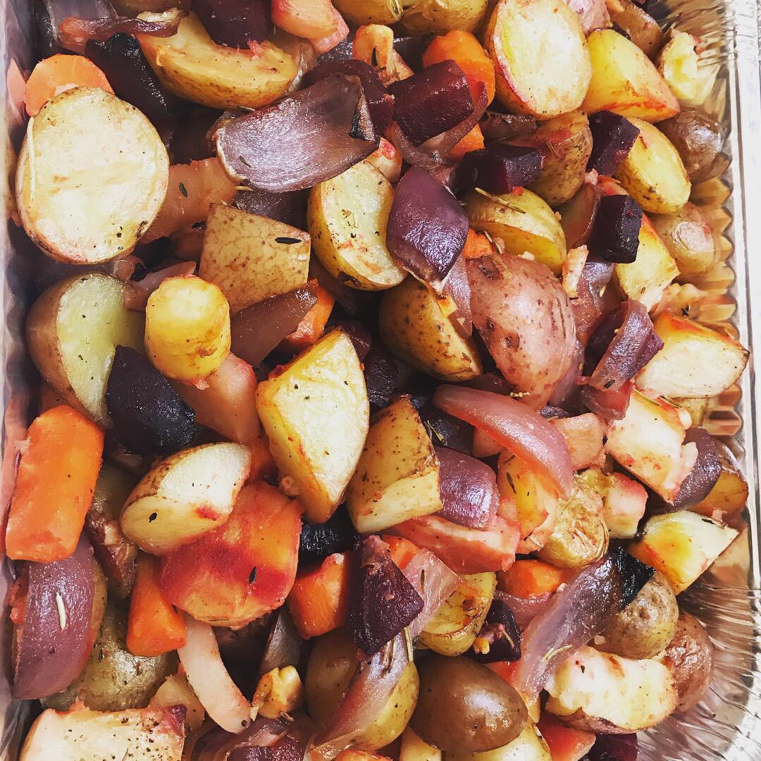 PorkIslandBBQ's tweet photo. Wrapping up some sides for delivery tomorrow. Roasted root veggies, pork Island Mac N Cheese w/ shredded corned beef & our reg Mac n cheese. #porkislandbbq #roastedrootveggies #macncheese #southjerseybbq #bbq #happythanksgiving #gopigorgohome #southjersey https://t.co/kLj5QwyUO6