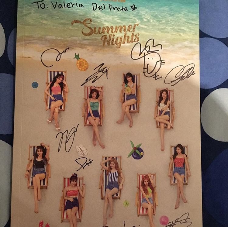 So now this make sense to me, Chaeyoung wrote the message for the “Summer Nights” album and Mina wrote the one for “What is Love”album, my MiChaeng heart 😭😭
#Twice #WhatisLove #SummerNights #Valeria #DelPrete @JYPETWICE #MiChaeng 🐧🐯