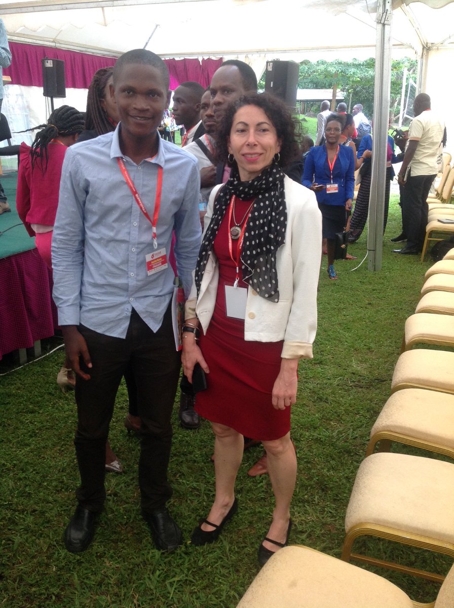 KaizaAmiry's tweet photo. I was my pleasure meeting and sharing ideas with these two important women @FarajaNyalandu and @natboucly .Faraja is a CEO and Founder of ShuleDirect impacting students with Edtech while Natalia is a Director for @undptz #YouLead18 https://t.co/V77cH2gYQv