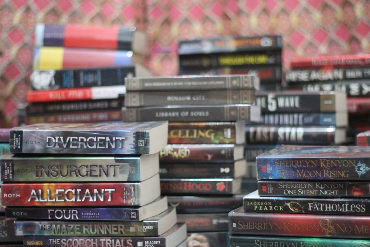 same_old_things's tweet photo. "You can’t buy happiness, but you can buy books and that’s kind of the same thing." #booklovers #bibliophile https://t.co/4HNwKRItLm