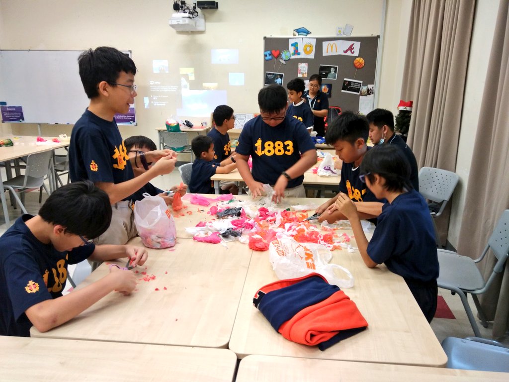 HISBB3's tweet photo. Boys Brigade and the making of Eco Brick.  #HIS_learning #tesISAwards @pt_stella @VtlProfessor @mokpauline https://t.co/7zzgTsCfLL
