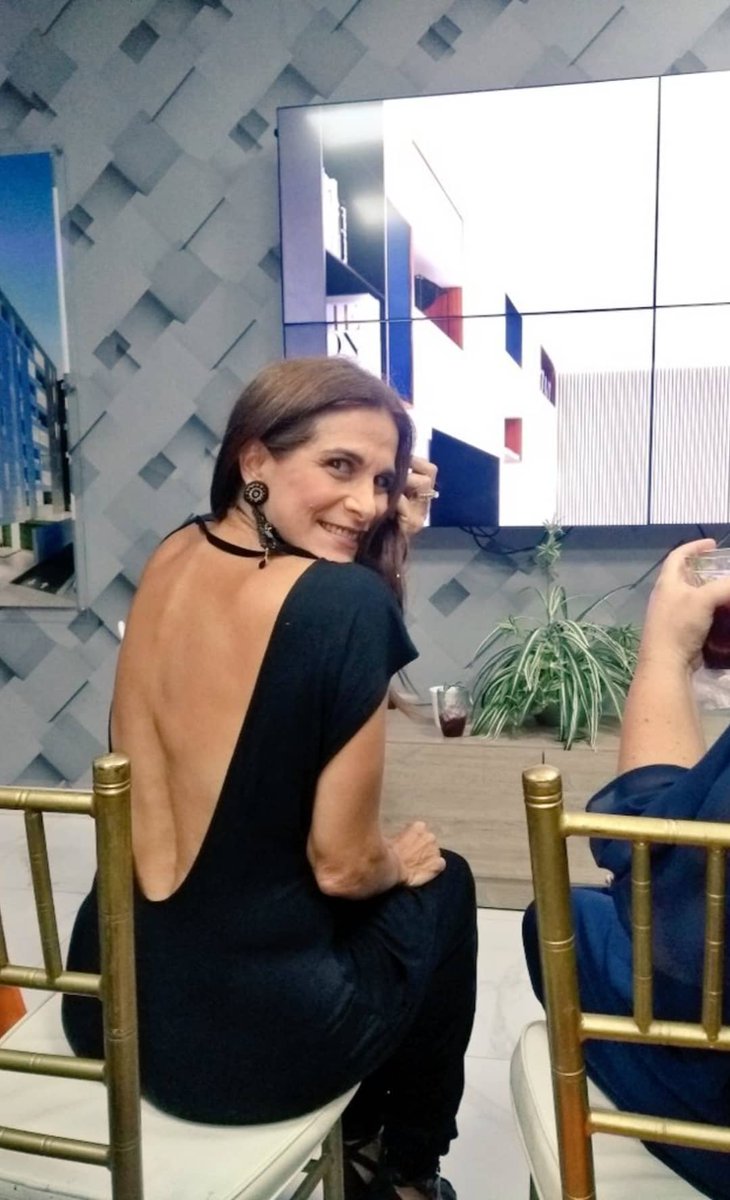 pataliali's tweet photo. Una noche exitosa llena de mujeres 🔝
3 años de #mupraso 
#empoderando #networking
Ayudando en el #Liderazgo de cientos de mujeres pilosas con el crecimiento de su #MarcaPersonal
El #catering estuvo a cargo de @pataliplanner
La charla de Susy Carbó un hit!
La sangría perfecta ❤️ https://t.co/HwmtY8IedM