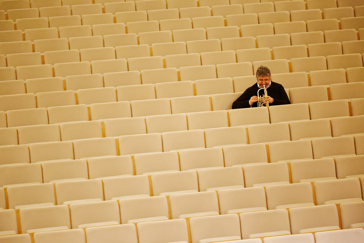 Unser Trompeter #PaoloFazio spielt am 2. Dezember 2018 um 11 Uhr im #Herkulessaal München die #Sonata in D-Dur für #Trompete, #Streicher und #Continuo von #GeorgPhilippTelemann! Wie man sieht gibt es noch #freiePlätze: 20790.reservix.de/p/reservix/gro…