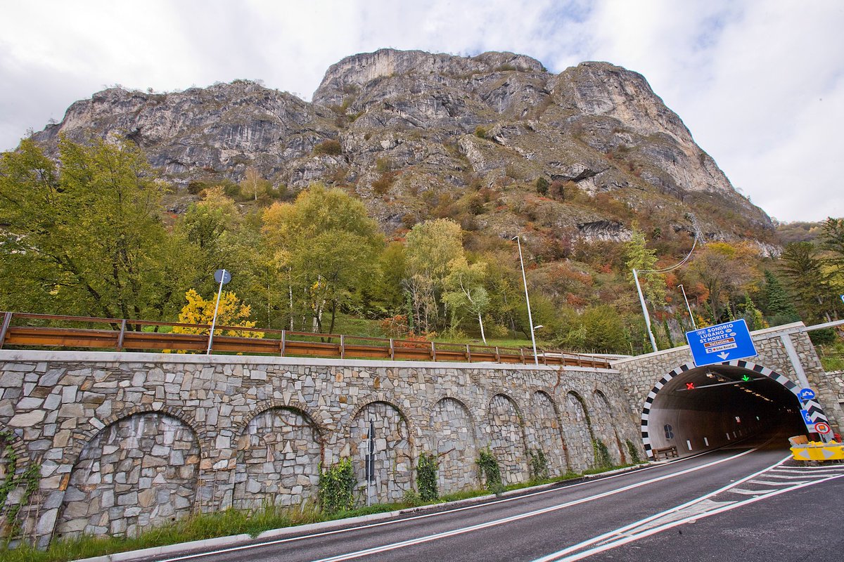 clientiANAS's tweet photo. Viaggiamo insieme a voi dal 1928 e continuiamo a farlo anche oggi #21novembre il Servizio Clienti di #ANAS vi augura una buona giornata!🏍️🚌🚙🚚📸#lombardia #SS340 👇 https://t.co/1VW1DOxwx9