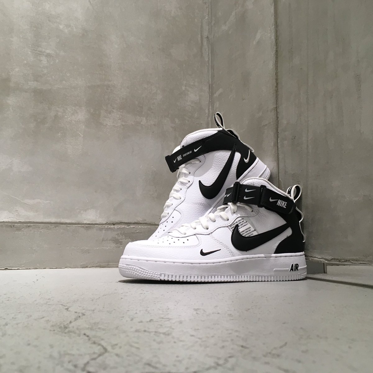 ট ইট র Monkey Time 大阪店 Nike Air Force 1 Mid 07 Lv8 が入荷致しました ベルトループが脱ぎ履きがしやすく 存在感のあるデザインです 13 000円 Tax Nike Airforce Monkeytime Beautyandyouth Https T Co Vmqvrhcl7k