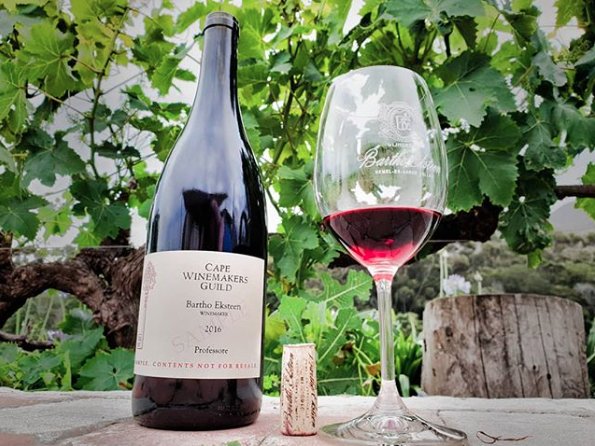 CapeWinemakersGuild (@capewinemakersg) on Twitter photo Now that's what we call #WineWednesday goals! A beautiful bottle of Bartho Eksteen <a href="/Wijnskool/">Bartho Eksteen Wijnskool</a> Professore, enjoyed in his vineyard.
📷: <a href="/ElsenburgWine/">Elsenburg Kelder</a> #CWGAuction Now that's what we call #WineWednesday goals! A beautiful bottle of Bartho Eksteen <a href="/Wijnskool/">Bartho Eksteen Wijnskool</a> Professore, enjoyed in his vineyard.
📷: <a href="/ElsenburgWine/">Elsenburg Kelder</a> #CWGAuction