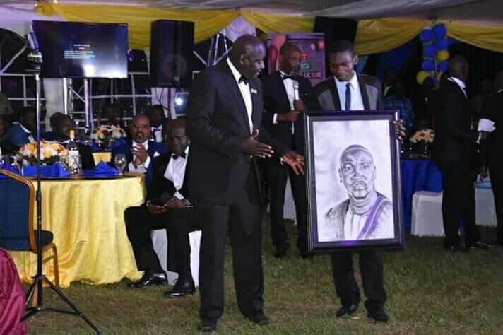 PeterBindya's tweet photo. that moment when you are told to unleash your package infront of the KYABAZINGA OF BUSOGA
by the GRACE of GOD
still believing GOD for more
#anywhere we reach you
#Global ART Village https://t.co/HxHVz0ybto